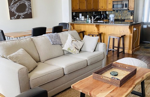 Big White Ski Resort Condo | Beautiful condo close to ski lift and village
