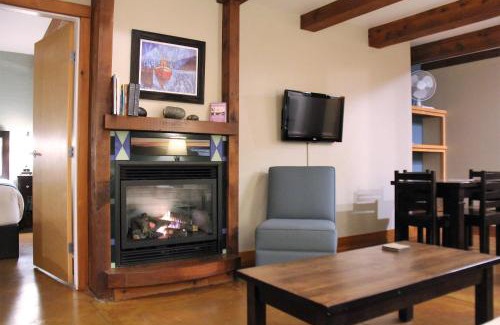 Ucluelet Apartment | Beautiful Condo In A Great Location, Oceanfront Complex - Oe