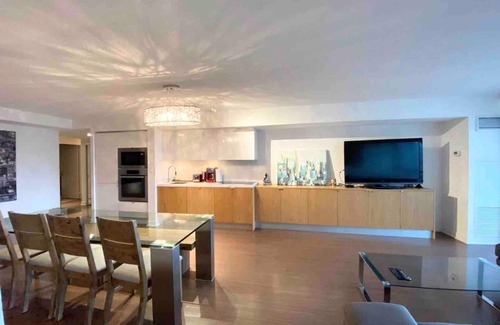Wellington Place House | Beautiful Condo In Downtown