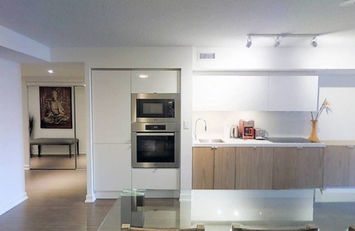 Wellington Place House | Beautiful Condo In Downtown