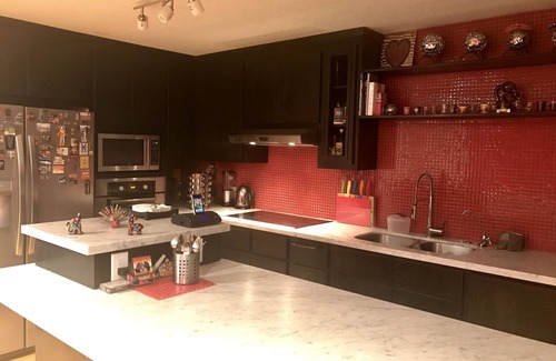 Greenway Plaza-Upper Kirby Condo | Beautiful Condo in the Heart of Houston! 15 minutes away from NRG stadium!