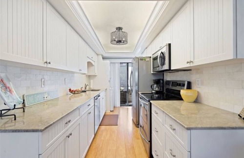Venice Condo | Beautiful Condo just steps from the pool and beach.