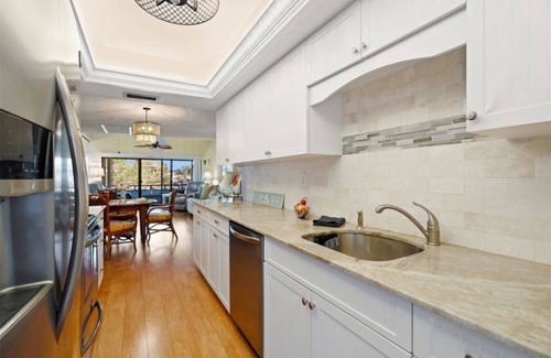 Venice Condo | Beautiful Condo just steps from the pool and beach.