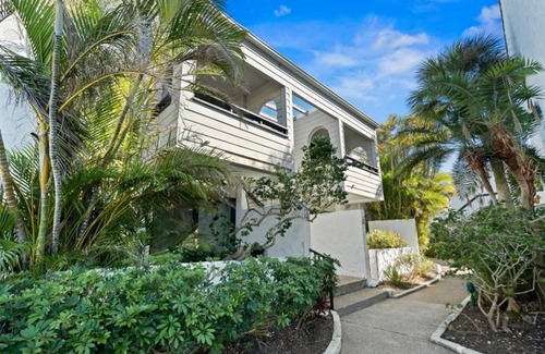 Venice Condo | Beautiful Condo just steps from the pool and beach.