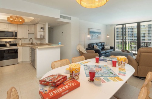 Marco Island Condo | Beautiful condo located with the nicest view of the beach. South Seas Tower 4-609