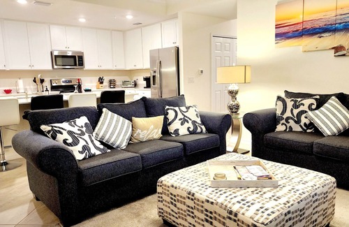 Lakewood Ranch Condo | Beautiful Condo located on Golf Course in a 24x7 Gated Community with Amenities!