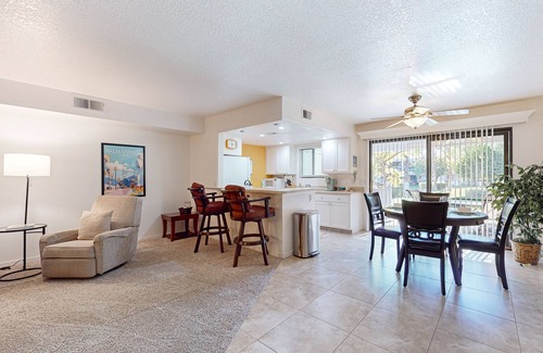 Palm Springs Condo | Beautiful Condo minutes from downtown, shared pools, hot tub, tennis & golf