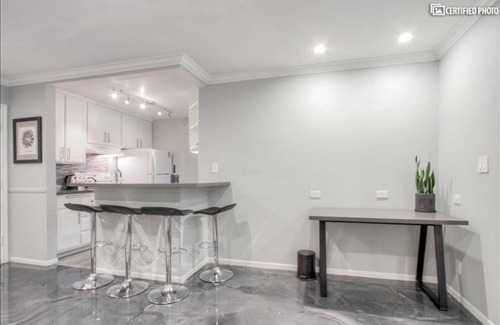 Los Angeles Condo | Beautiful condo near the beach, night life, LMU, LAX, and Silicon Beach.