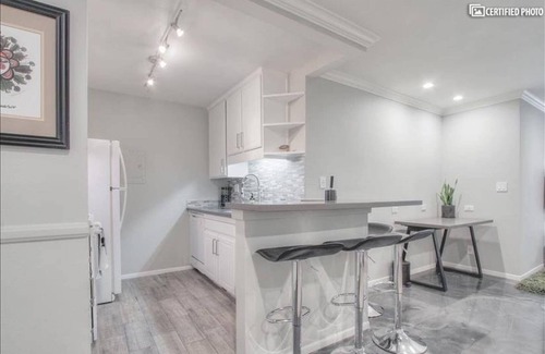Los Angeles Condo | Beautiful condo near the beach, night life, LMU, LAX, and Silicon Beach.