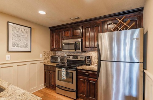 West Plaza Condo | Beautiful Condo on the plaza I 01
