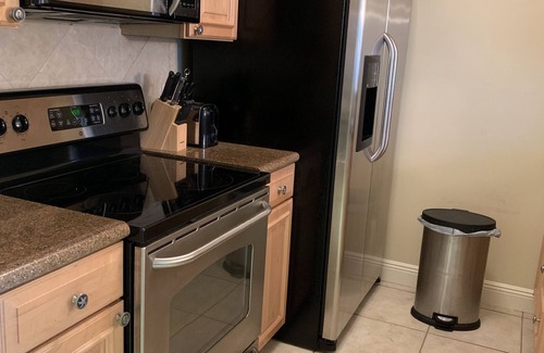Stuart Condo | Beautiful condo, on the St. Lucie River. You can walk to downtown Stuart.