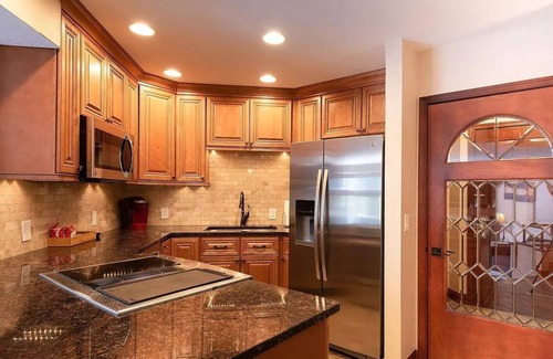 Old Town House | Beautiful Condo - Riverfront-Slopeside-Walk to Resort-On Bus Route