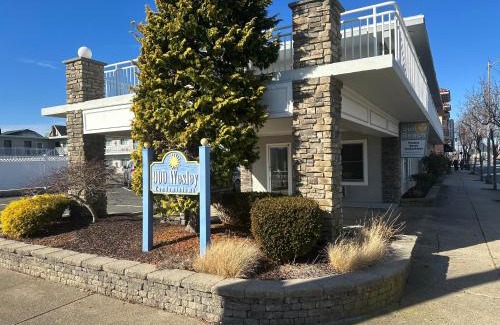 North End Apartment | Beautiful Condo Sleeps 4- Only 2 Blocks From Beach