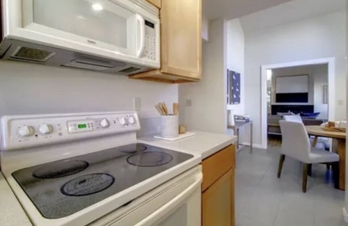 Pleasant Hill Condo | Beautiful condo w/fireplace in the heart of downtown Pleasant Hill
