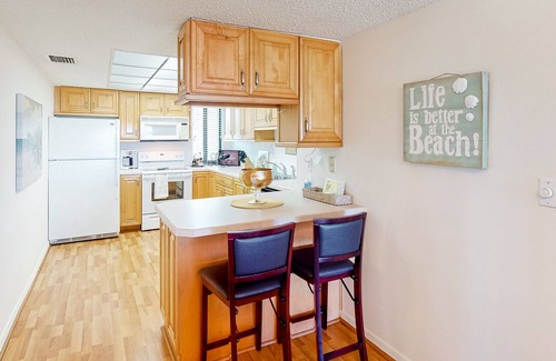 Golden Beach Condo | Beautiful condo with ocean view, pool, private balcony, washer/dryer & AC