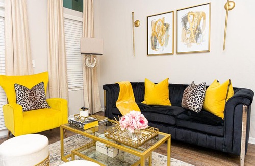 South Main Apartment | Beautiful Contemporary Apt in TX Med Centre, NRG Stadium