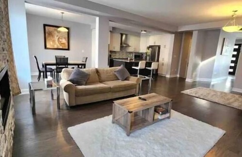 Oakville House | Beautiful Contemporary 4 bed Oakville House!