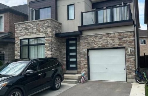 Oakville House | Beautiful Contemporary 4 bed Oakville House!