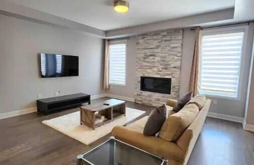 Oakville House | Beautiful Contemporary 4 bed Oakville House!