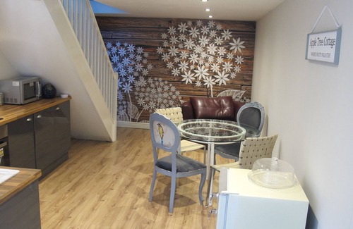 Preston Apartment | Beautiful contemporary split level newly converted apartment ,sleeps up 6