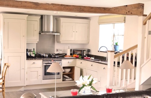 Docklow House | Beautiful conversion of a 17th century detached barn with private fishing lake. Pet-friendly