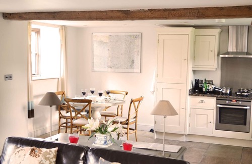 Docklow House | Beautiful conversion of a 17th century detached barn with private fishing lake. Pet-friendly