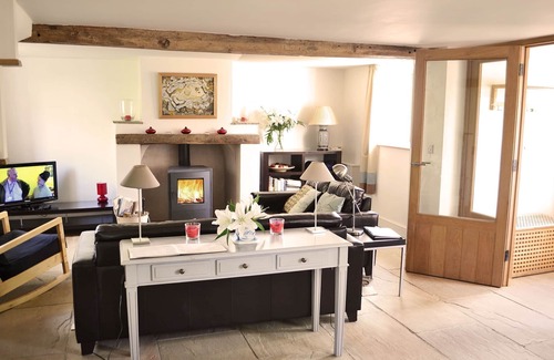 Docklow House | Beautiful conversion of a 17th century detached barn with private fishing lake. Pet-friendly