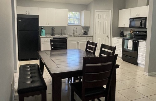 Florida Ridge House | Beautiful Corner House, 10 minutes from the beaches!