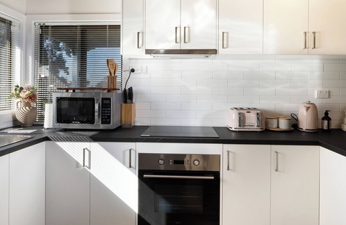 Port Welshpool House | BEAUTIFUL COSY FAMILY HIDEAWAY - FREE WIFI AND FOXTEL - LONG JETTY NOW OPEN!