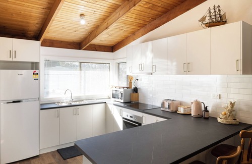 Port Welshpool House | BEAUTIFUL COSY FAMILY HIDEAWAY - FREE WIFI AND FOXTEL - LONG JETTY NOW OPEN!