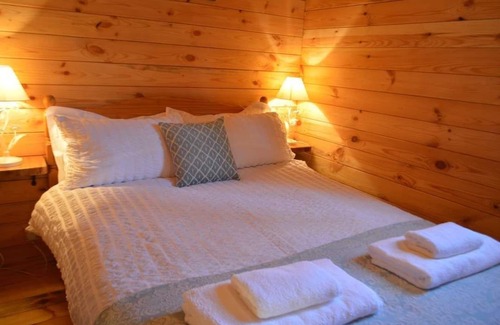 Breakish Cabin | Beautiful Cosy Log Cabin up on the hill
