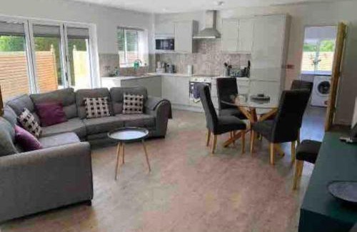Barrow Gurney House | Beautiful cosy rural retreat with parking!