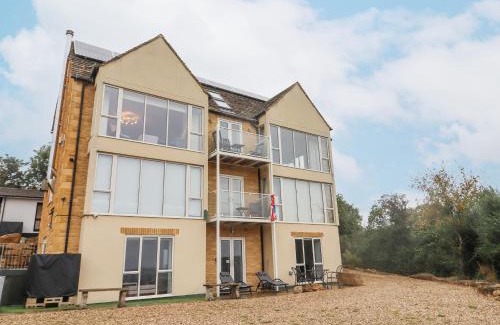 Bourton-on-the-Water Apartment | Beautiful Cotswold View