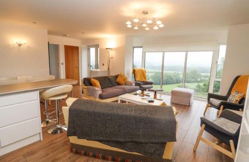 Bourton-on-the-Water Apartment | Beautiful Cotswold View