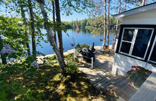 Nairn Centre Cottage | Beautiful Cottage for Rent: With sauna steps away from the lake only $3,000/week
