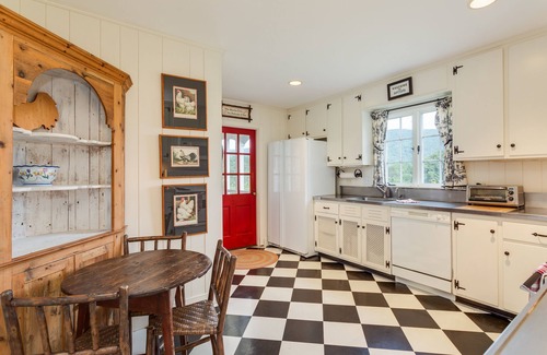 Greenwood Cottage | Beautiful Cottage at Historic Ramsay Estate with "WOW" Blue Ridge views