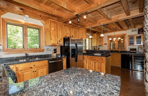 Lake of Bays Cottage | Beautiful cottage on Rebecca Lake * Hot Tub * lakefront * Gazebo