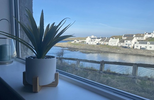 Portnahaven House | Beautiful Cottage by the Bay, Isle of Islay
