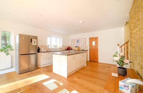Blackford House | Beautiful Cottage, Hot Tub & Tranquil Garden