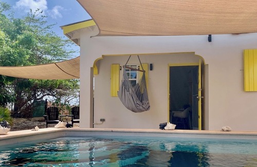 Nawati Cottage | Beautiful Cottage in Quiet Residential Area - Including Amazing Pool!