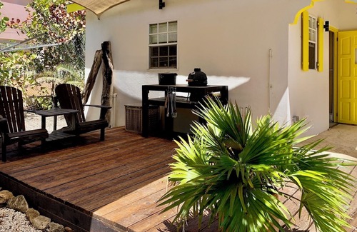 Nawati Cottage | Beautiful Cottage in Quiet Residential Area - Including Amazing Pool!