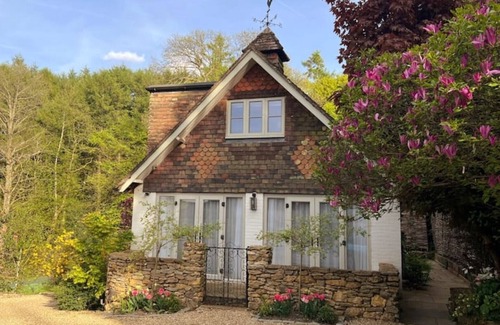 Haslemere Cottage | Beautiful Cottage in the South Downs with Tennis Court and Swimming Pool