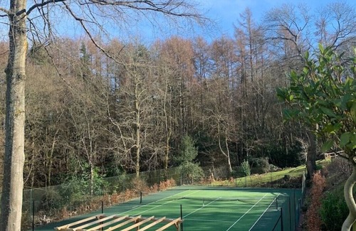 Haslemere Cottage | Beautiful Cottage in the South Downs with Tennis Court and Swimming Pool