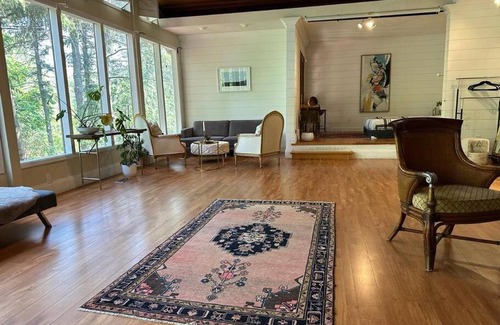 Thornhill House | Beautiful Cottage in The city!