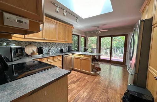 Thornhill House | Beautiful Cottage in The city!