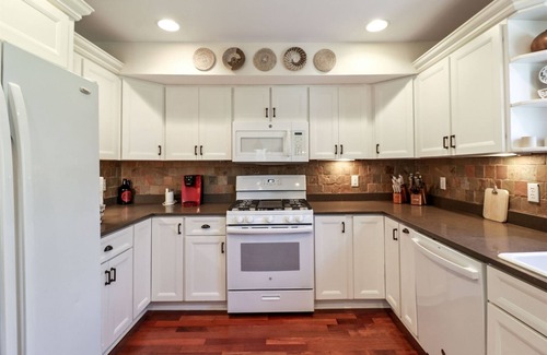 Harbert House | Beautiful Cottage in the heart of Harbor Country, just a short walk to the beach