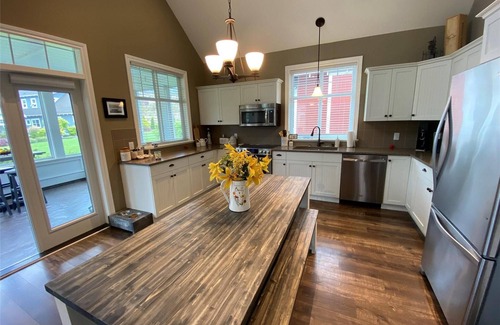 Okanagan-Similkameen Cottage | BEAUTIFUL COTTAGE JUST STEPS FROM THE BEACH nThe cottages on Osoyoos Lake
