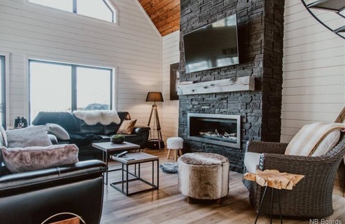 North Lake Cottage | Beautiful Cottage on Lake
