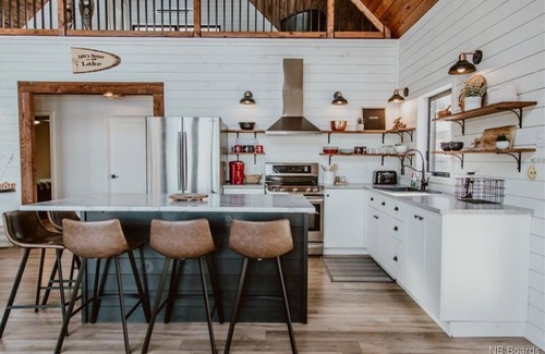 North Lake Cottage | Beautiful Cottage on Lake