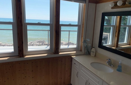 Colborne Cottage | Beautiful cottage on the Lake Ontario to spend peaceful time with loved ones